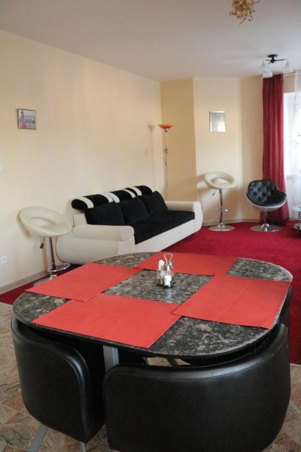Apartments Vera Κάρλοβι Βάρι Εξωτερικό φωτογραφία